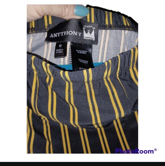 Antthony brand, black and yellowish gold color stripes blouse and skirt set. - Picture 7 of 8